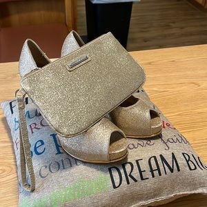 Beautiful gold sparkling heels with clutch to match for great nite on town